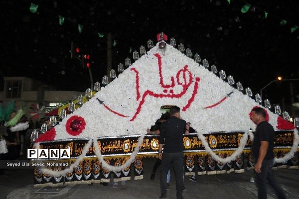 دسته های زنجیر زنی در شب تاسوعای حسینی در شهر قیامدشت