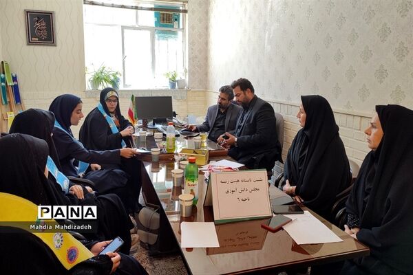 اولین نشست توجیهی تابستانه هیات رئیسه مجلس دانش آموزی ناحیه ۶