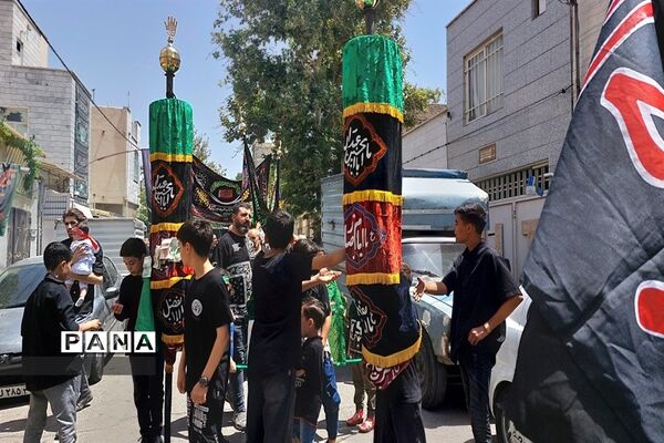 دسته عزاداری مردم چرمخوران کرج در تاسوعای حسینی