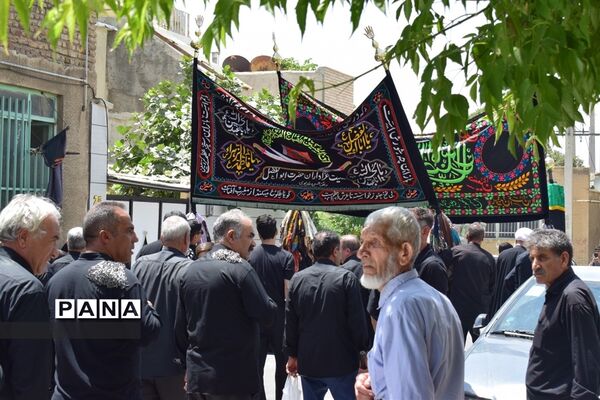 دسته عزاداری مردم چرمخوران کرج در تاسوعای حسینی