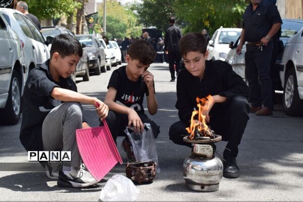 دسته عزاداری مردم چرمخوران کرج در تاسوعای حسینی