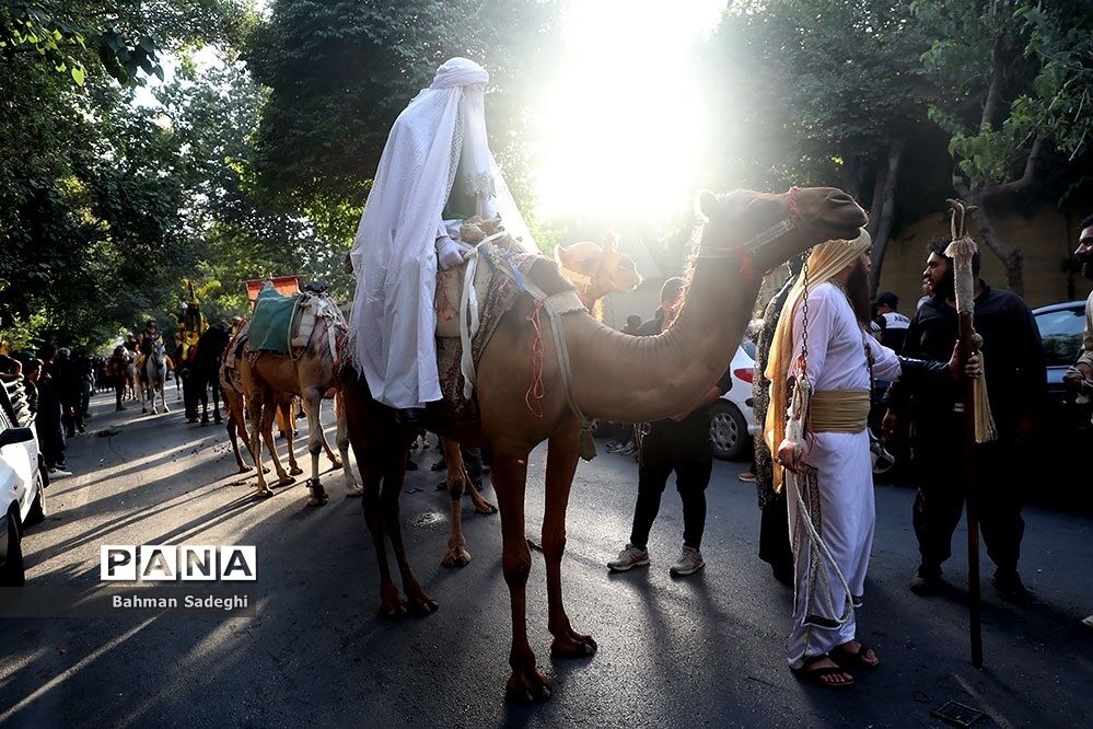 کاروان نمادین کربلا در روز تاسوعای حسینی در اصفهان