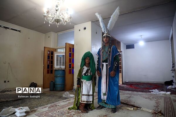 کاروان نمادین کربلا در روز تاسوعای حسینی در اصفهان
