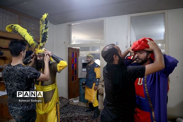 کاروان نمادین کربلا در روز تاسوعای حسینی در اصفهان