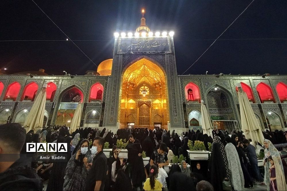 حال و هوای حرم مطهر رضوی در دهمین شب از ماه محرم