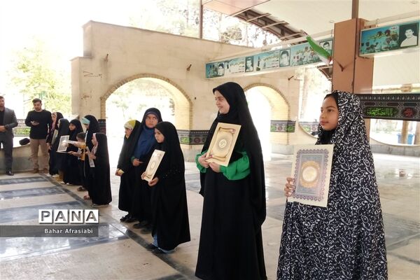 مراسم تقدیر از برگزیدگان مسابقه مجازی زیباتر از گل در شهرستان رباط‌کریم