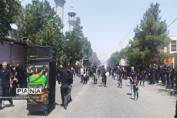 برگزاری عزاداری ظهر عاشورا حسینی در شهرستان رباط‌کریم