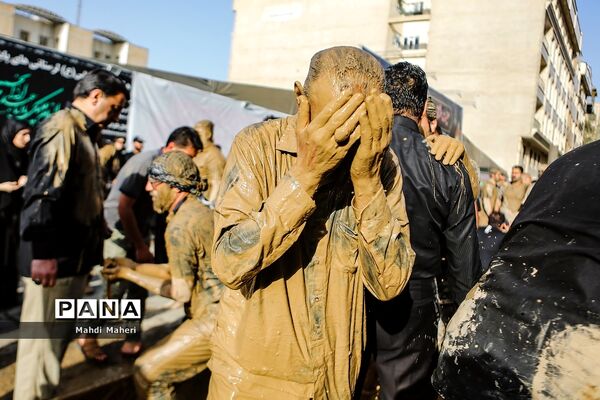 آیین سنتی «گِل مالی» لرستانی‌‎های مقیم تهران