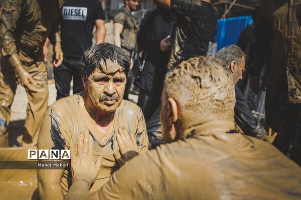 آیین سنتی «گِل مالی» لرستانی‌‎های مقیم تهران