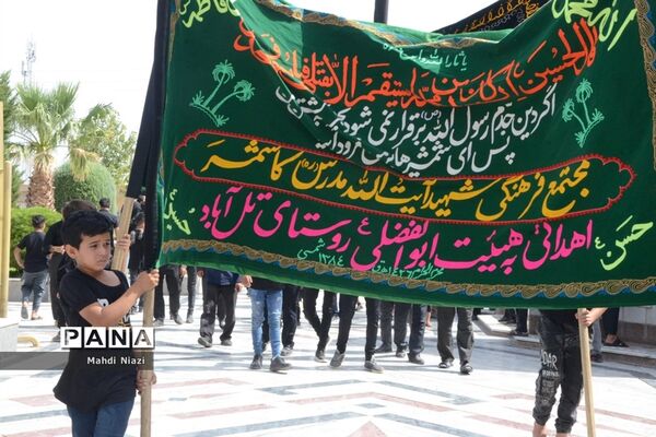 دسته زنجیر‌زنی در آرامگاه  مدرس کاشمر