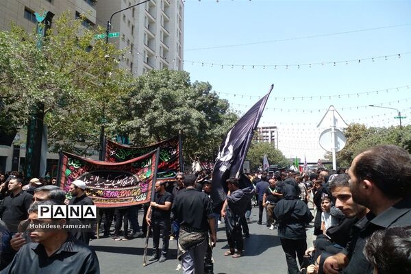 آیین زنجیر‌زنی و سینه‌زنی در روز عاشورای حسینی