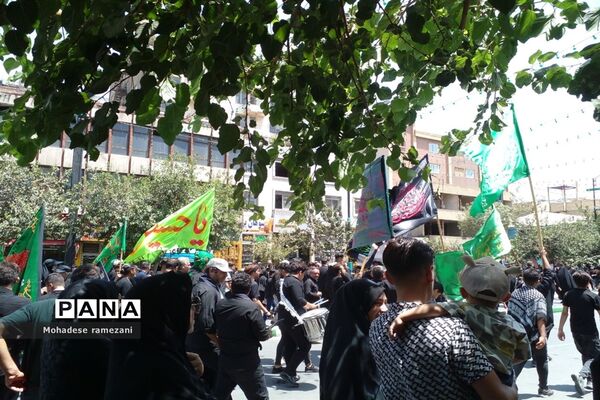 آیین زنجیر‌زنی و سینه‌زنی در روز عاشورای حسینی