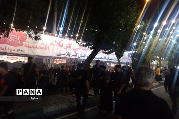 مراسم عزاداری شب عاشورای حسینی در محله دولت‌آباد