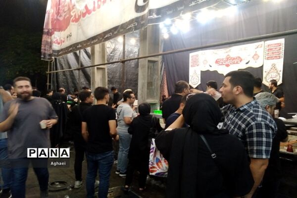 مراسم عزاداری شب عاشورای حسینی در محله دولت‌آباد