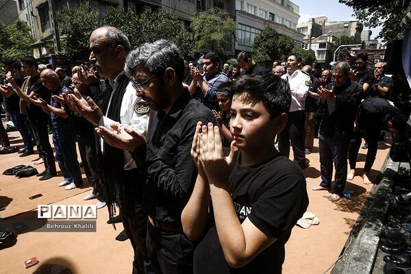 عزاداران حسینی در ظهر عاشورا