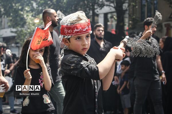 عزاداران حسینی در ظهر عاشورا