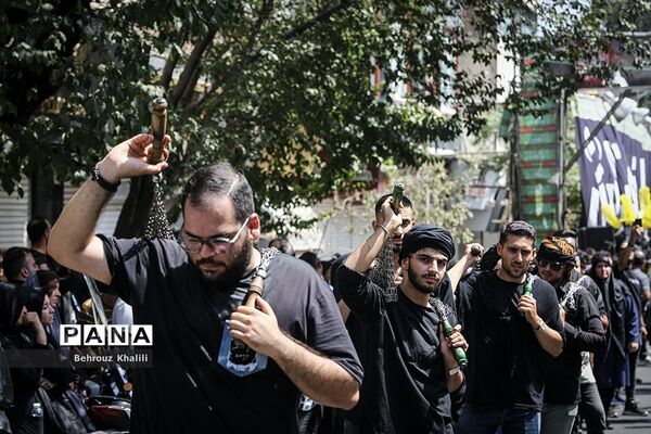 عزاداران حسینی در ظهر عاشورا