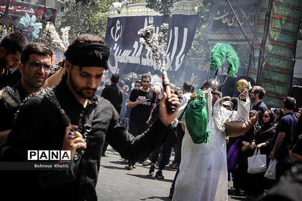 عزاداران حسینی در ظهر عاشورا