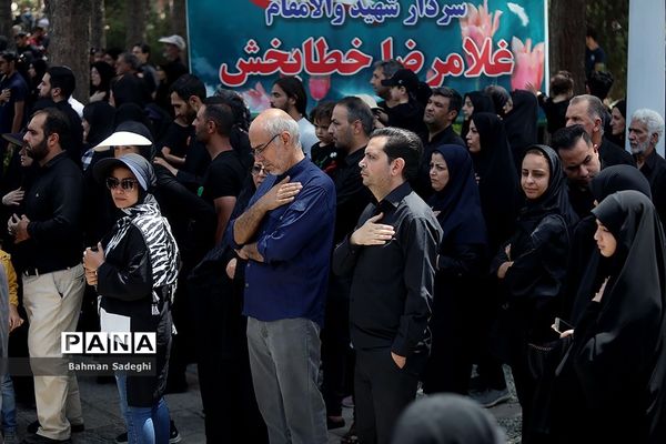 ظهر عاشورا در گلزار شهدای اصفهان