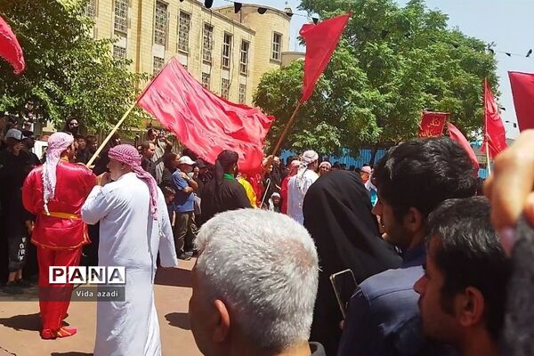 عزاداری مسجد کربلایی‌ها در محله بازار بزرگ‌ تهران در روز عاشورا