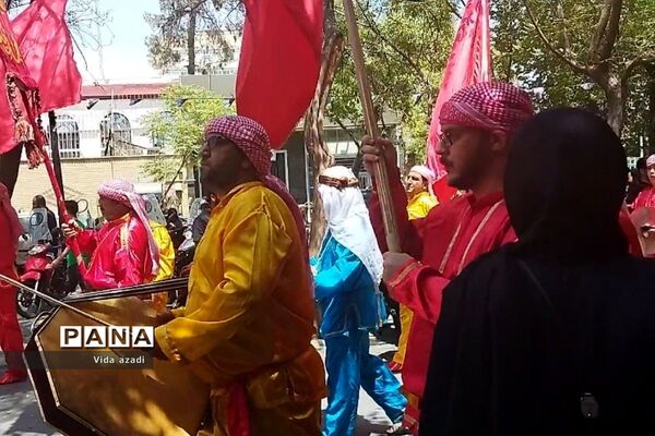 عزاداری مسجد کربلایی‌ها در محله بازار بزرگ‌ تهران در روز عاشورا