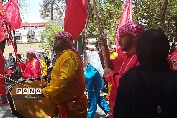 عزاداری مسجد کربلایی‌ها در محله بازار بزرگ‌ تهران در روز عاشورا