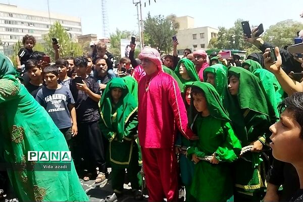 عزاداری مسجد کربلایی‌ها در محله بازار بزرگ‌ تهران در روز عاشورا