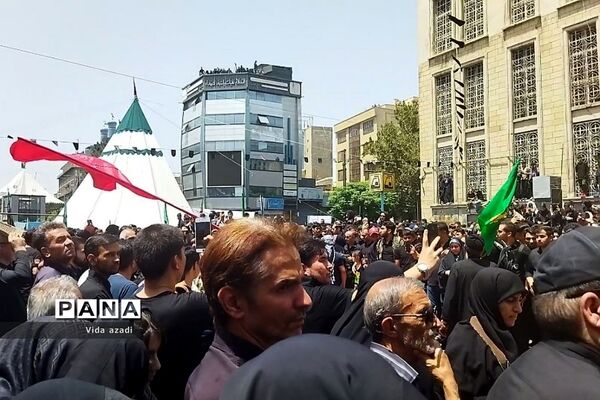 عزاداری مسجد کربلایی‌ها در محله بازار بزرگ‌ تهران در روز عاشورا