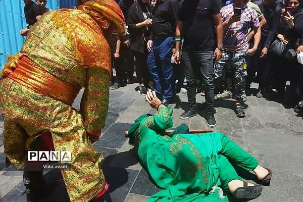 عزاداری مسجد کربلایی‌ها در محله بازار بزرگ‌ تهران در روز عاشورا