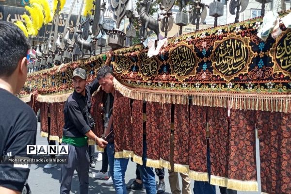 سوگواری مردم بهارستانی در روز عاشورای حسینی