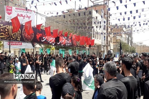 سوگواری مردم بهارستانی در روز عاشورای حسینی