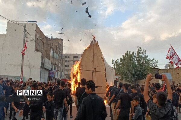 مراسم خیمه سوزان ،ظهر عاشورا در مصلی مشهد مقدس