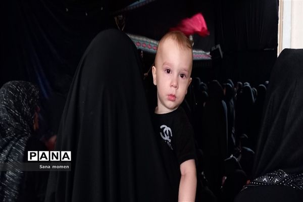 مراسم ظهر عاشورا در مسجد امام حسین(ع)