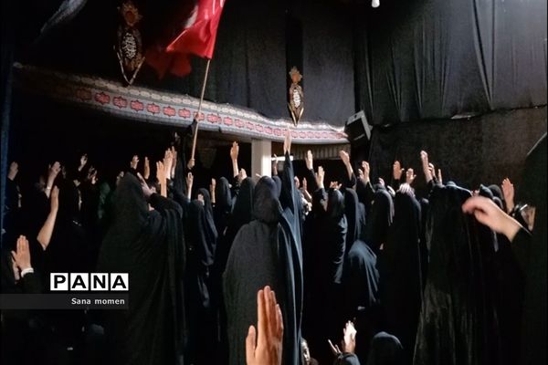 مراسم ظهر عاشورا در مسجد امام حسین(ع)