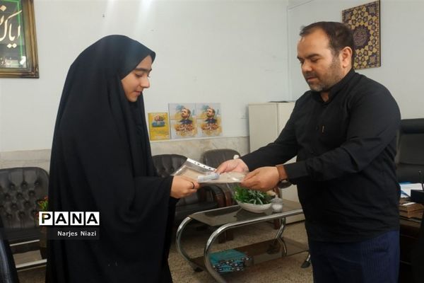 مراسم تقدیر از دانش‌آموزان دختر خبرنگار فعال پانا در شهرستان کاشمر