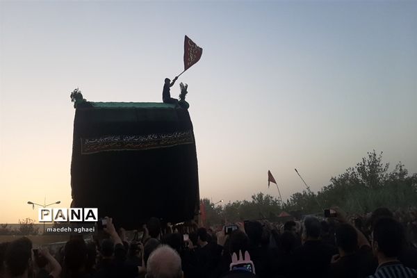 عاشورا، زمانی برای عاشقی زیر پرچم امام حسین(ع)