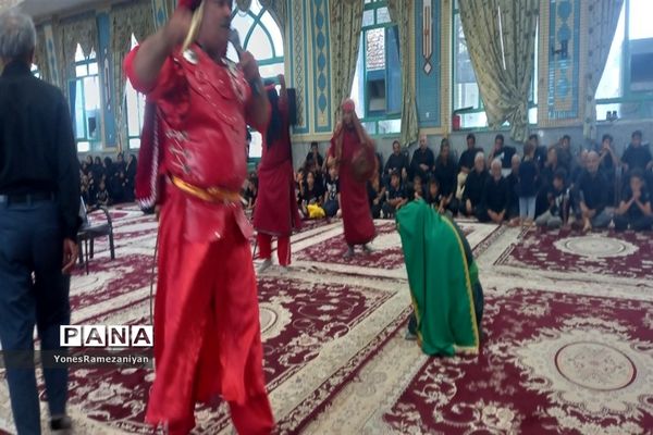 تعزیه‌خوانی روز عاشورا در روستای مزده خلیل‌آباد