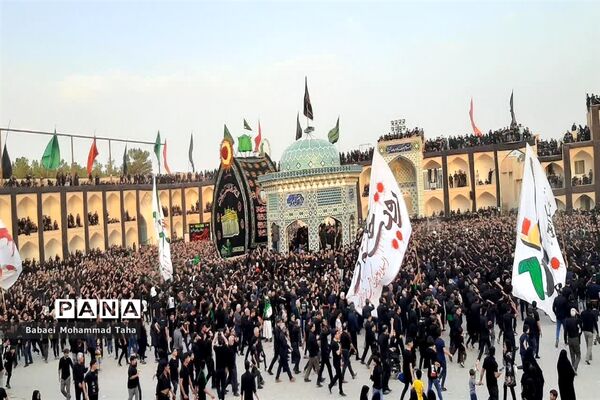 مراسم نخل‌برداری عصر عاشورا در حسینیه سفید شهرستان اشکذر