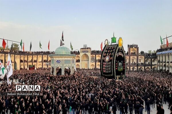 مراسم نخل‌برداری عصر عاشورا در حسینیه سفید شهرستان اشکذر
