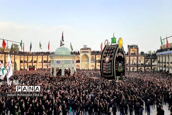 مراسم نخل‌برداری عصر عاشورا در حسینیه سفید شهرستان اشکذر