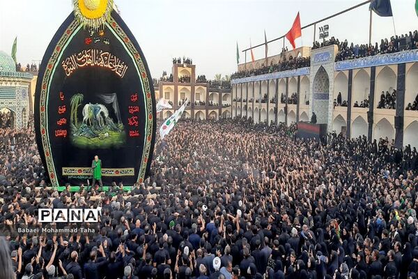 مراسم نخل‌برداری عصر عاشورا در حسینیه سفید شهرستان اشکذر