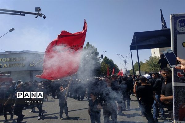 عزاداری مردم کاشمر در روز عاشورای حسینی