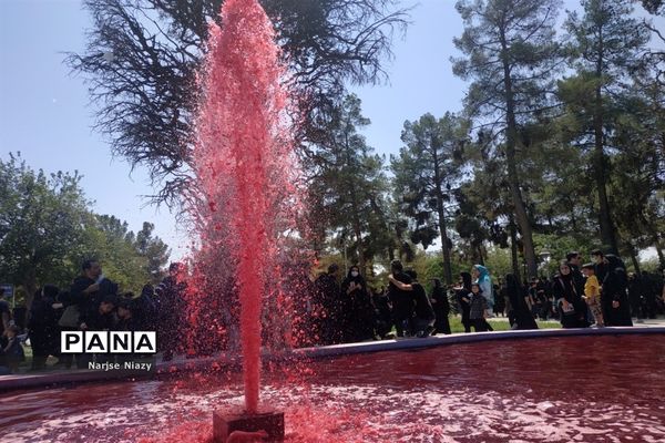 عزاداری مردم کاشمر در روز عاشورای حسینی