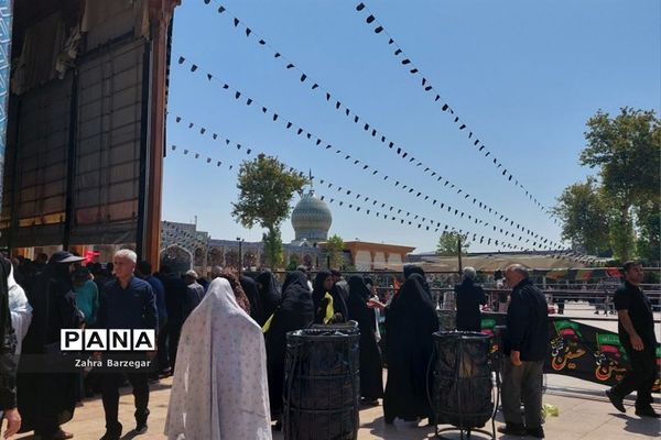 مراسم عزاداری و اقامه نماز ظهر روز عاشورا در حرم مطهر احمدبن موسی(ع)