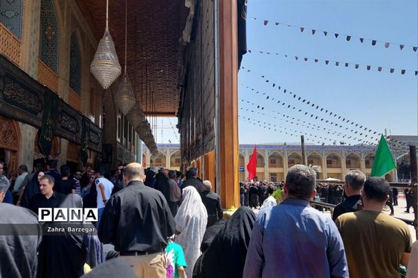 مراسم عزاداری و اقامه نماز ظهر روز عاشورا در حرم مطهر احمدبن موسی(ع)