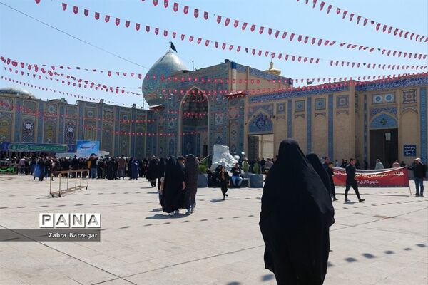 مراسم عزاداری و اقامه نماز ظهر روز عاشورا در حرم مطهر احمدبن موسی(ع)