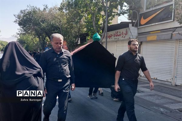 مراسم عزاداری و اقامه نماز ظهر روز عاشورا در حرم مطهر احمدبن موسی(ع)