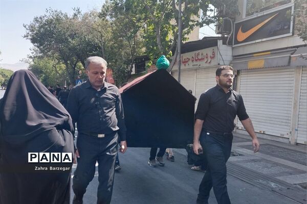 مراسم عزاداری و اقامه نماز ظهر روز عاشورا در حرم مطهر احمدبن موسی(ع)