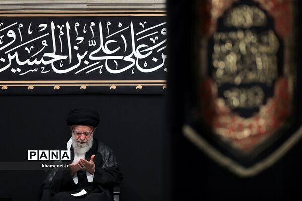 عزاداری شب تاسوعا با حضور رهبر انقلاب