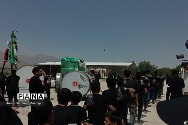 مراسم عزاداری و زنجیر‌زنی روز عاشورا در بوانات